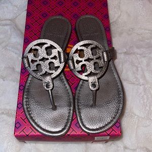 GREAT CONDITION TORY BURCH MILLER in Pewter